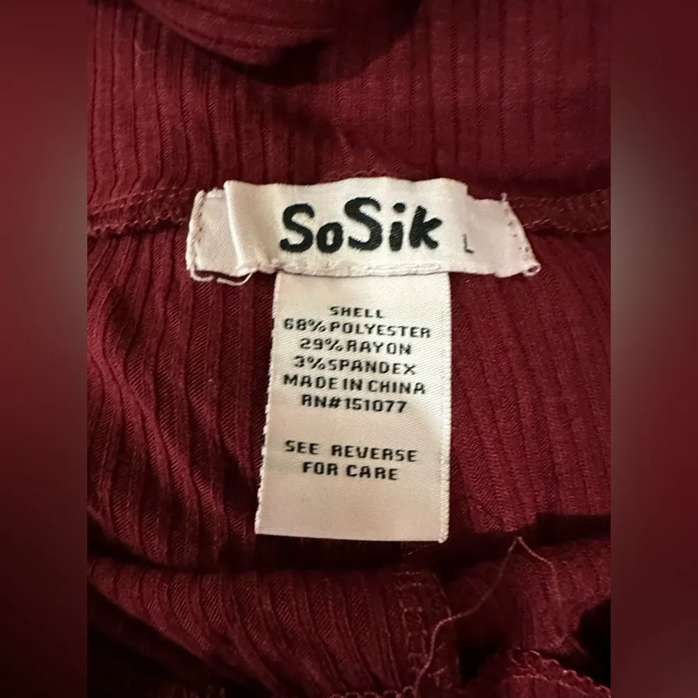 EUC So Sik 2 pice set Chic Red with Flared Legs and off shoulder top Size L - Image 6