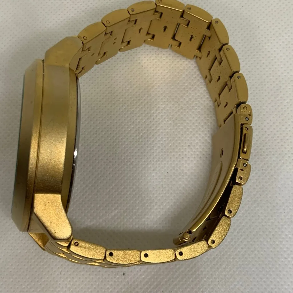 Kenneth Cole Reaction men’s watch gold tone black dial 48mm size 8” running - Image 9