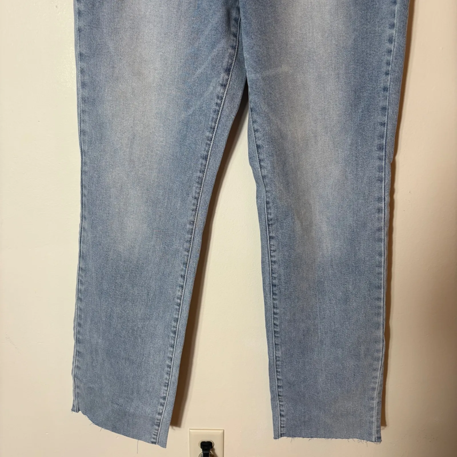 Judy Blue Mid Rise Dad Jeans Light Wash Distressed Raw Hem Size 9/29 NWT - Image 3
