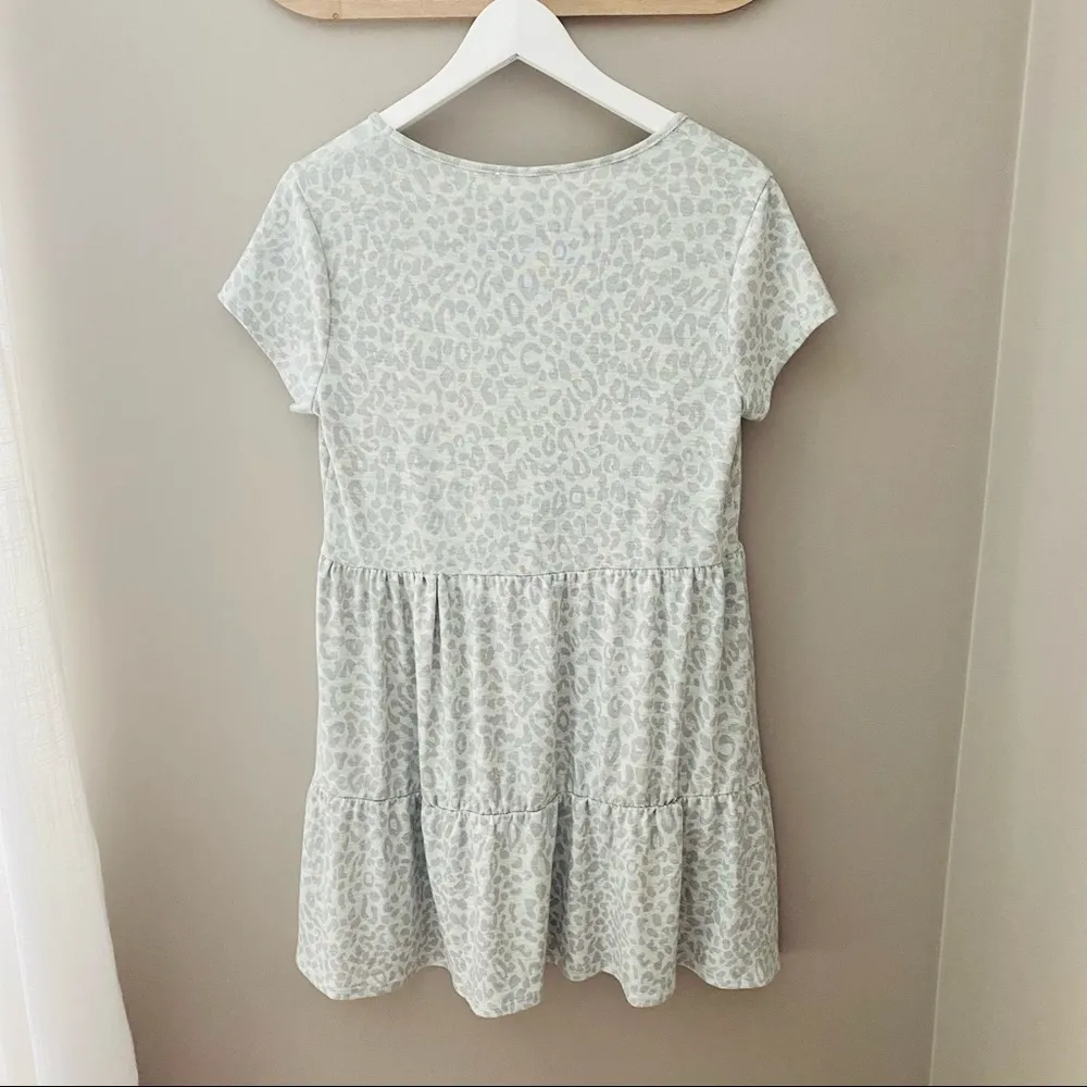 Lush Leopard Print Short Sleeve Dress Gray Sz Small - Image 6