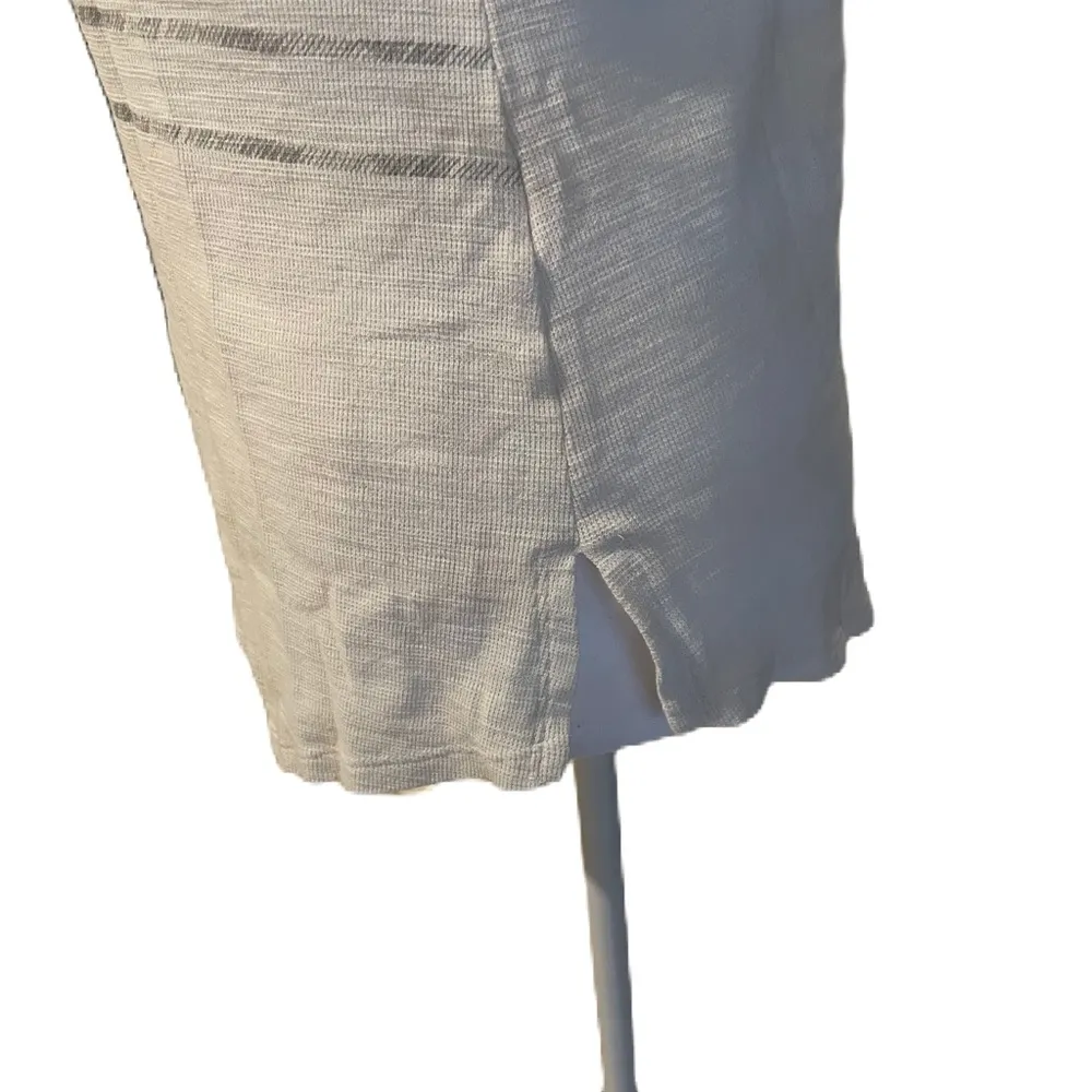 White with Gray Stripes Short Sleeve Scoop Neck T-Shirt Size Small - Image 3