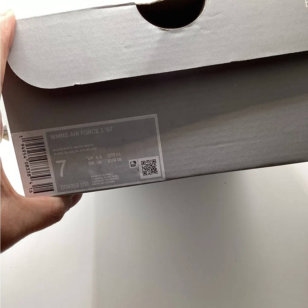 Air Force 1. Women size 7. Check Description. - Image 10