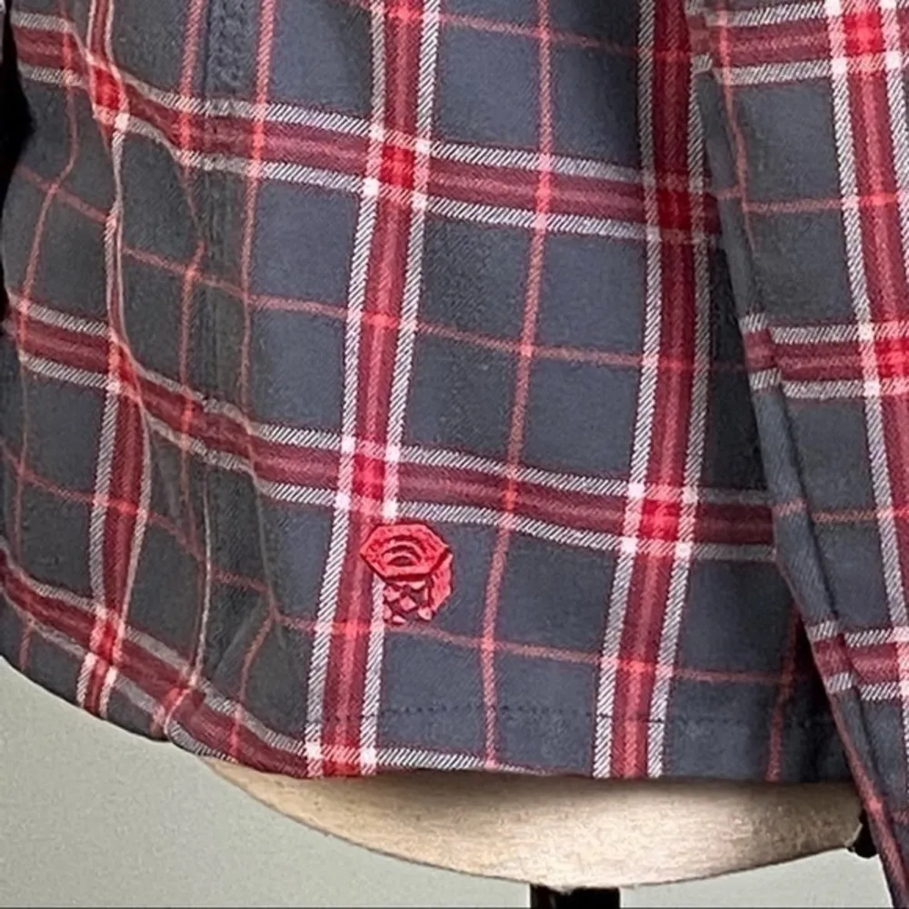 MOUNTAIN HARDWARE women’s button down plaid blouse. Size 2. EUC - Image 6