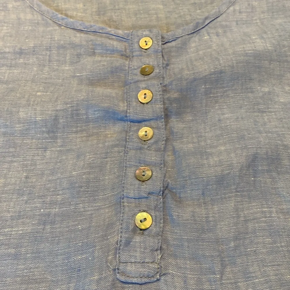 Jones & Co Linen Henley Tank Top Mother of Pearl Buttons Chambray Blue Sz M - Image 3