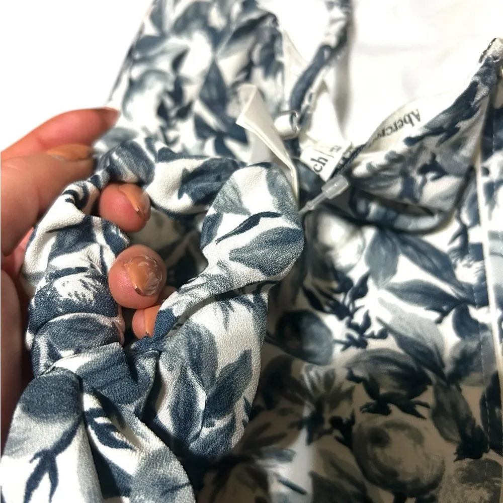 Abercrombie & Fitch Floral Mini Dress Size Small Blue White New with tags - Image 9