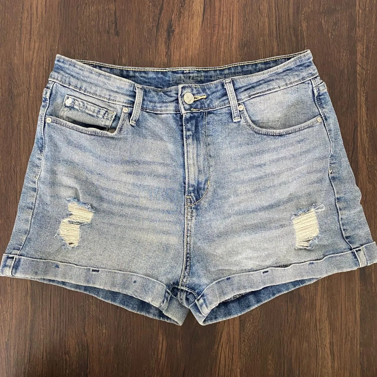 Denizen Levi's Light Blue Distressed High Waisted Denim Jean Mom Shorts W 29 - Image 2