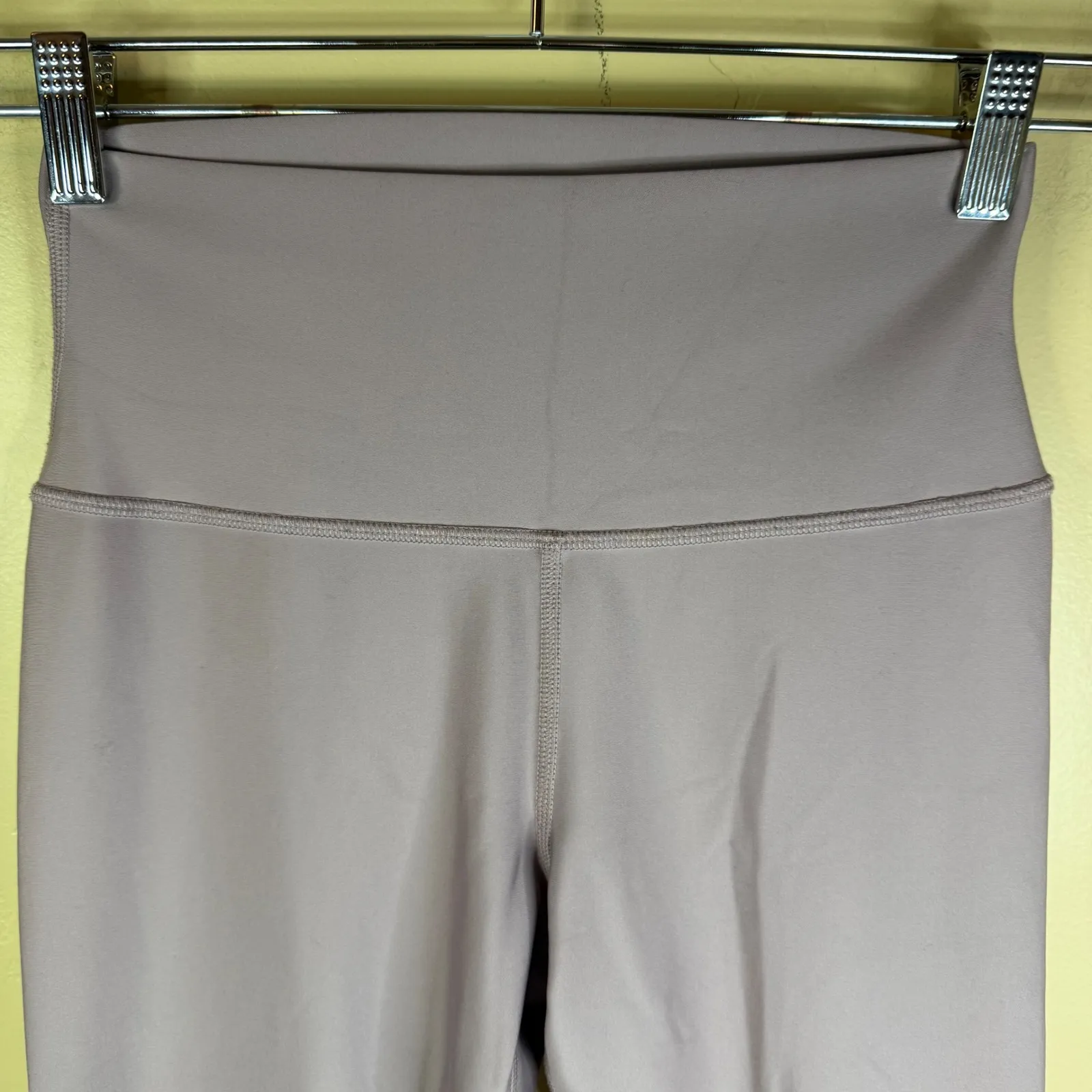 Alo Yoga High-Waist Airlift Legging Size Medium‎ Sweet Pink Active Athleisure - Image 2