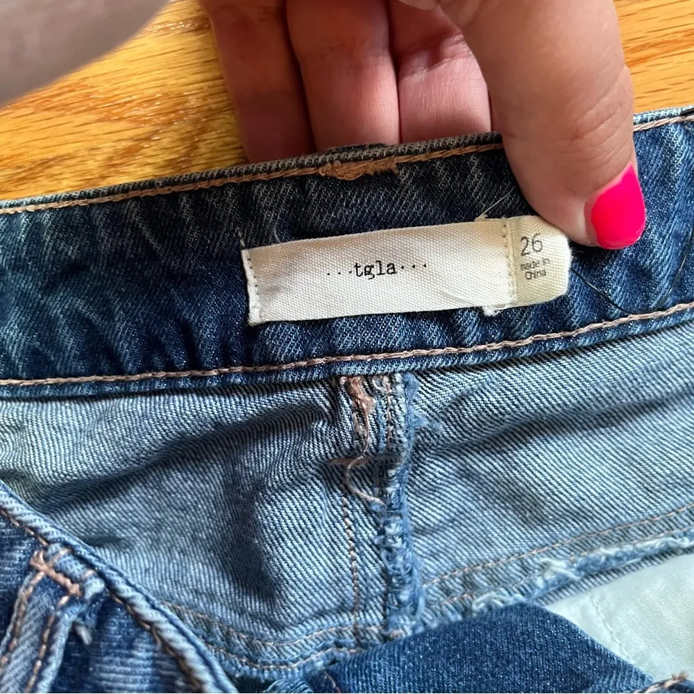 Tgla distressed jean shorts size 26 Blue - Image 4