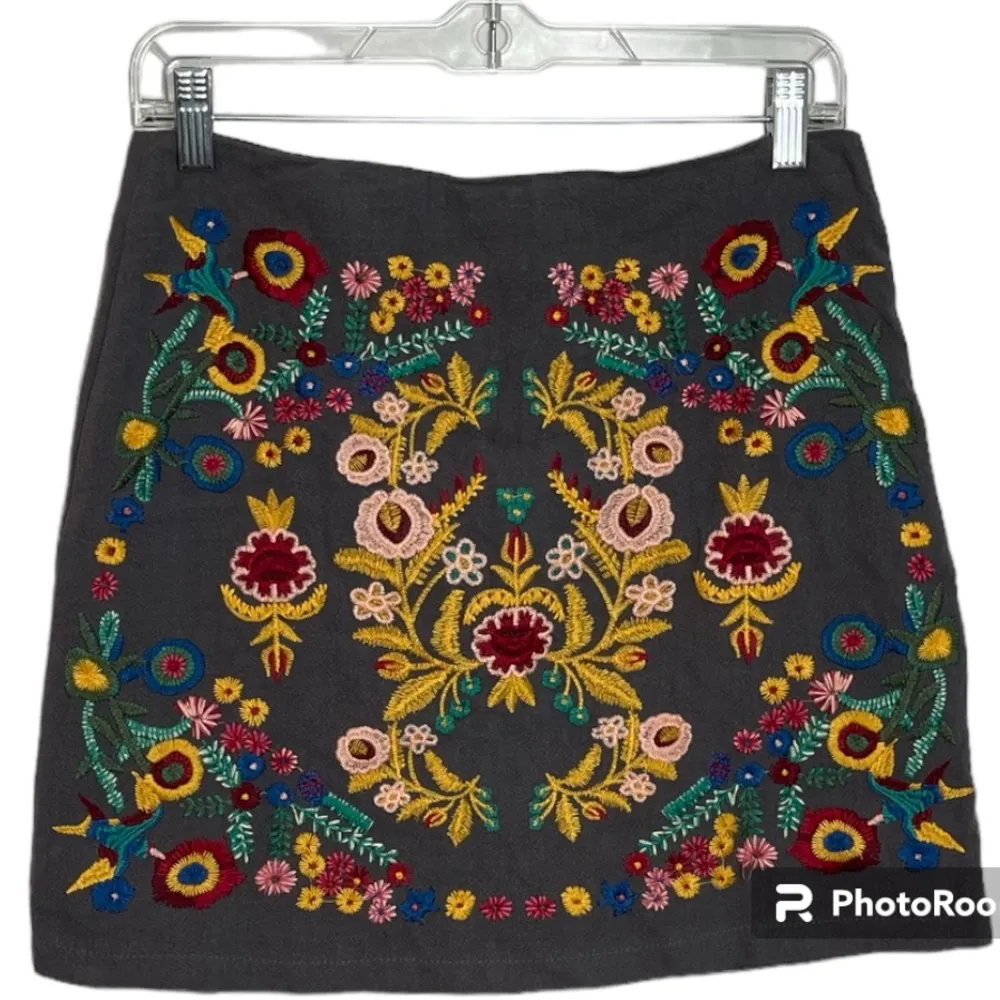 Umgee Gray Embroidered Mini Skirt Size Small - Image 3