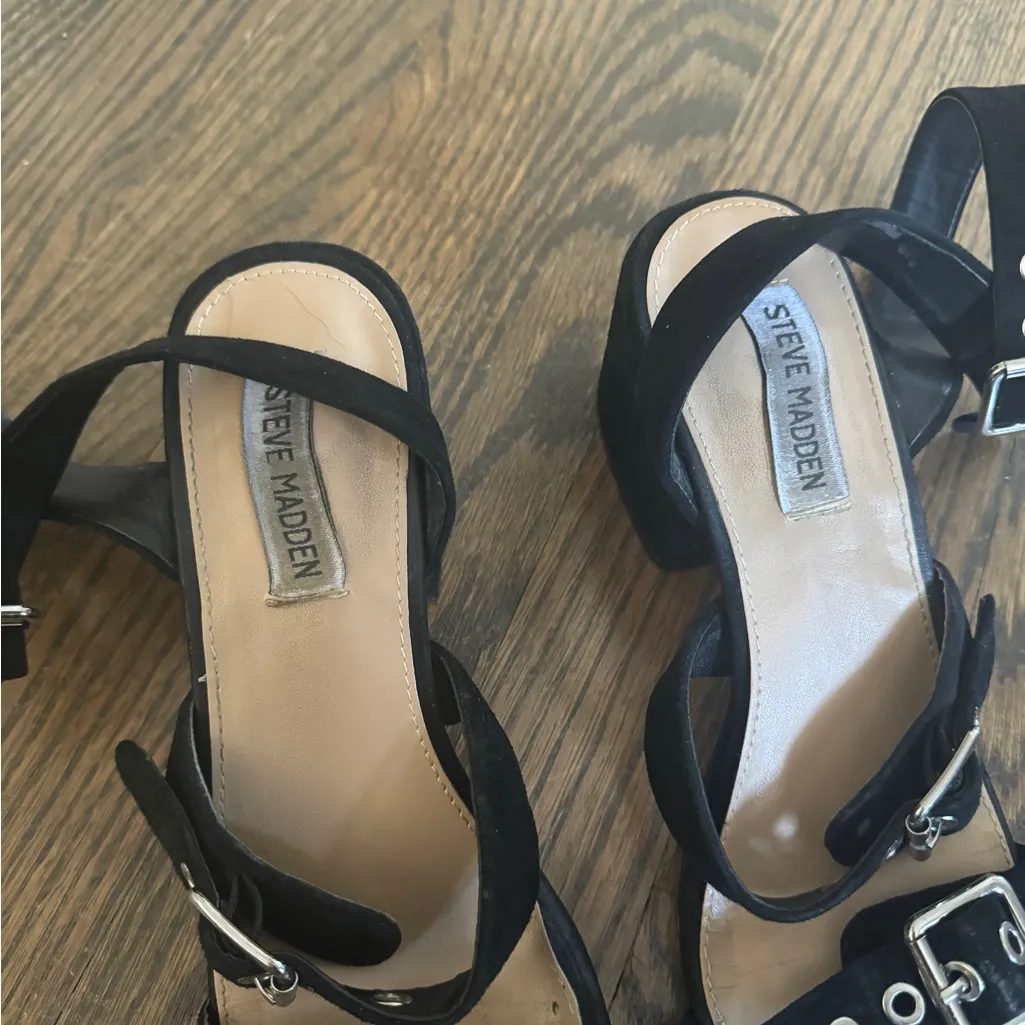 Steve madden black rotating buckle block heel suede strappy sandal - Image 5