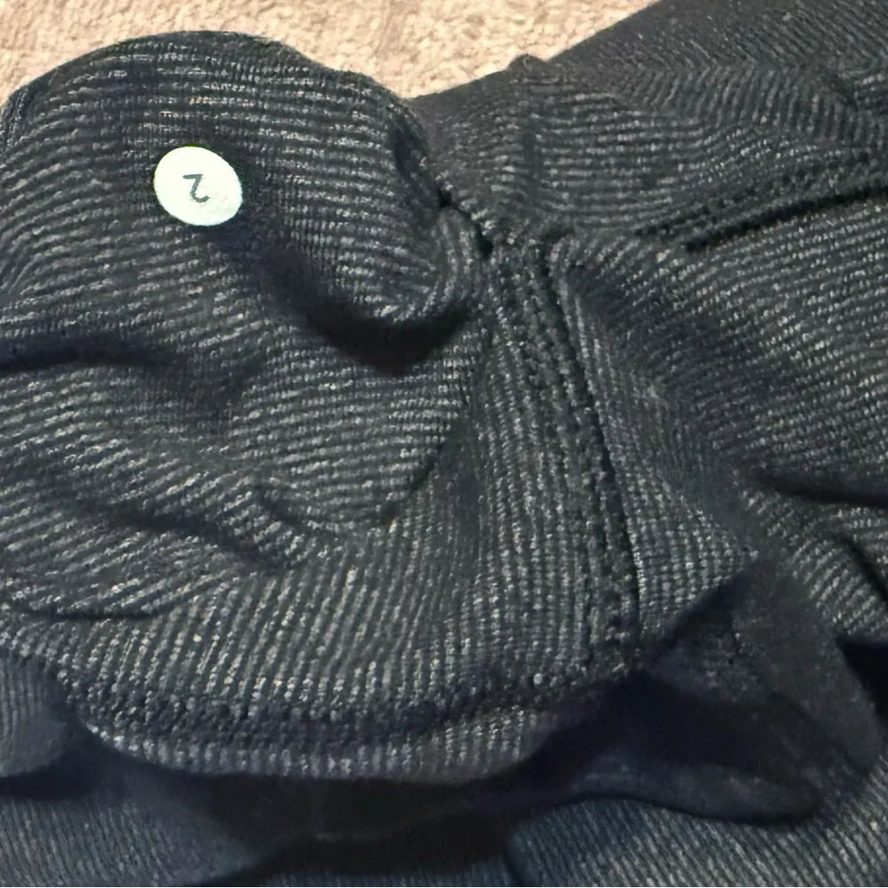 Lululemon Women's Skinny Will Pant Black and gray Size 2 - Image 4