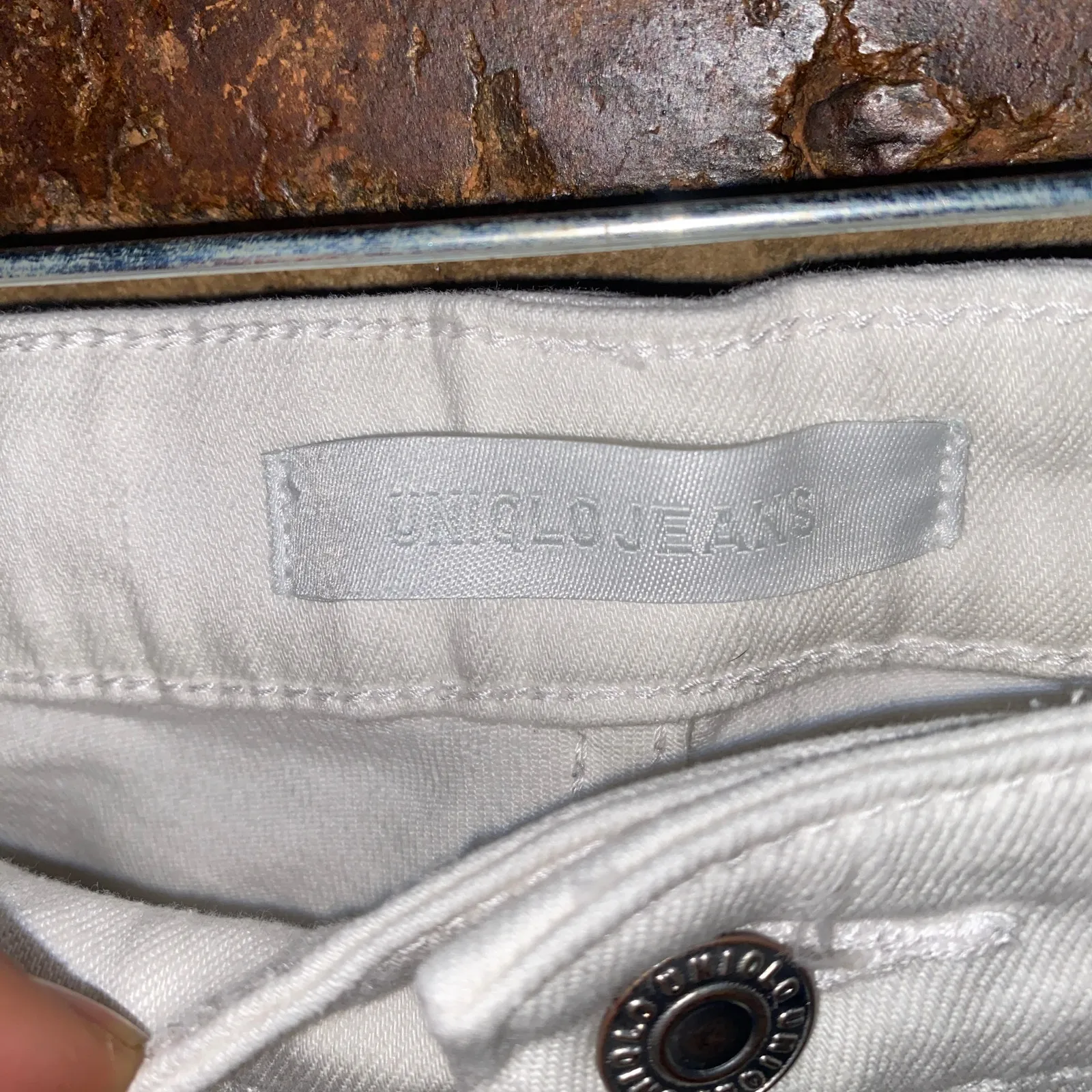 UniQlo White Wash Denim Wide Leg High Rise Raw Hem Cut-Off Jeans Women's Size 24 - Image 6