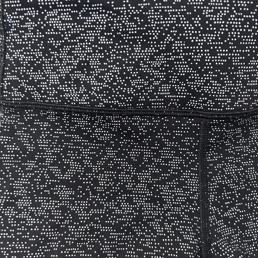 Lululemon Quick Pace Short 2" Soundwave White Black Size 8 - Image 2