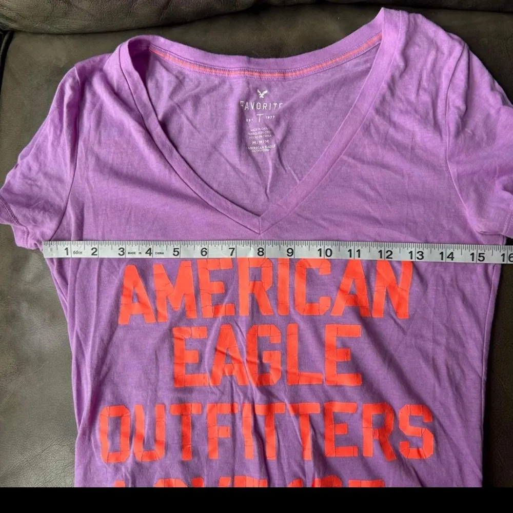 2010s 100% breathable cotton graphic short sleeve v neck American eagle shirt - Image 2