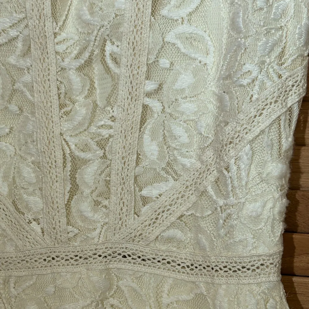 Love Fire Size XS sleeveless ivory lace dress Love, Fire White - Image 4