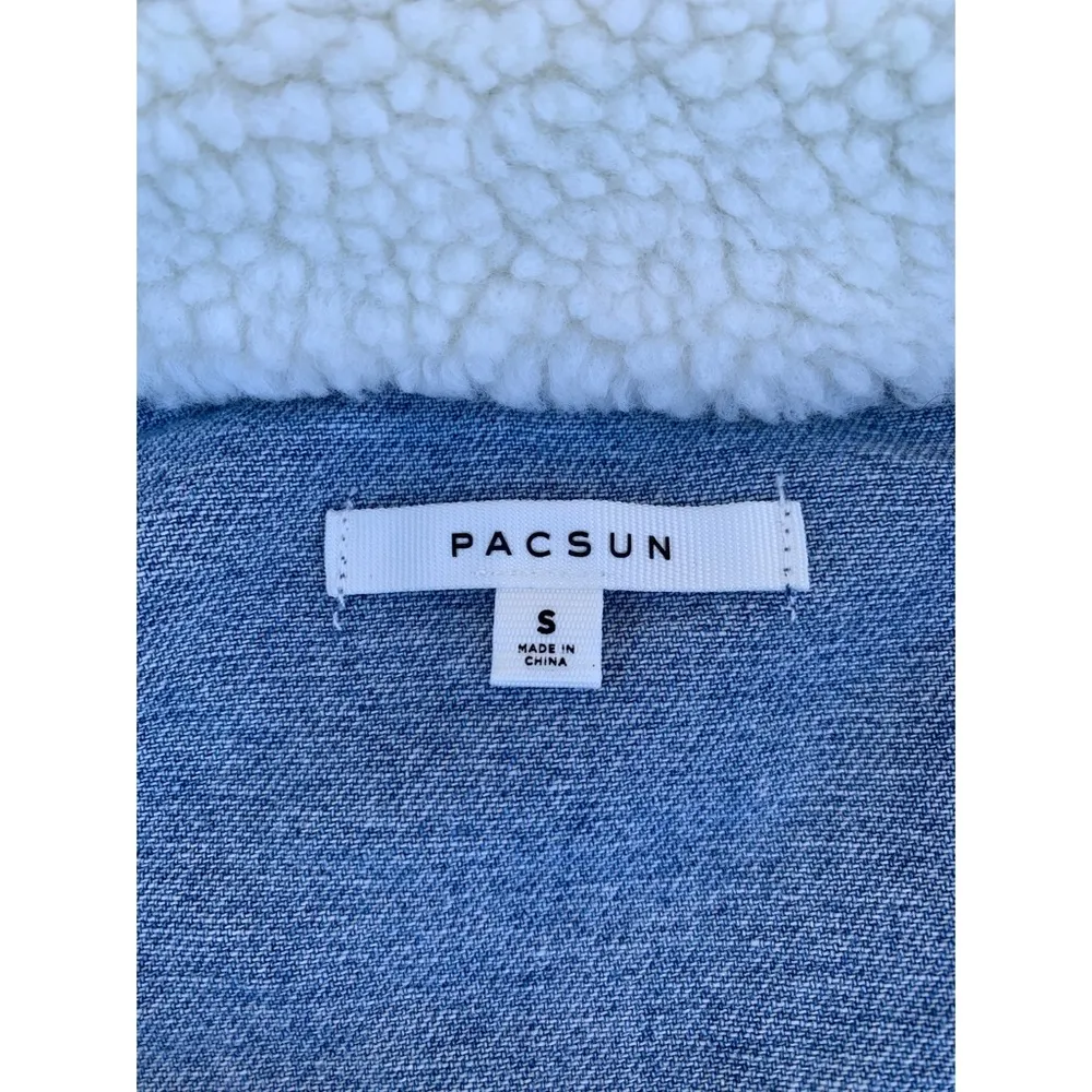 PacSun Faux Fur Sherpa Collar Cropped Denim Trucker Jacket NWT Small - Image 5