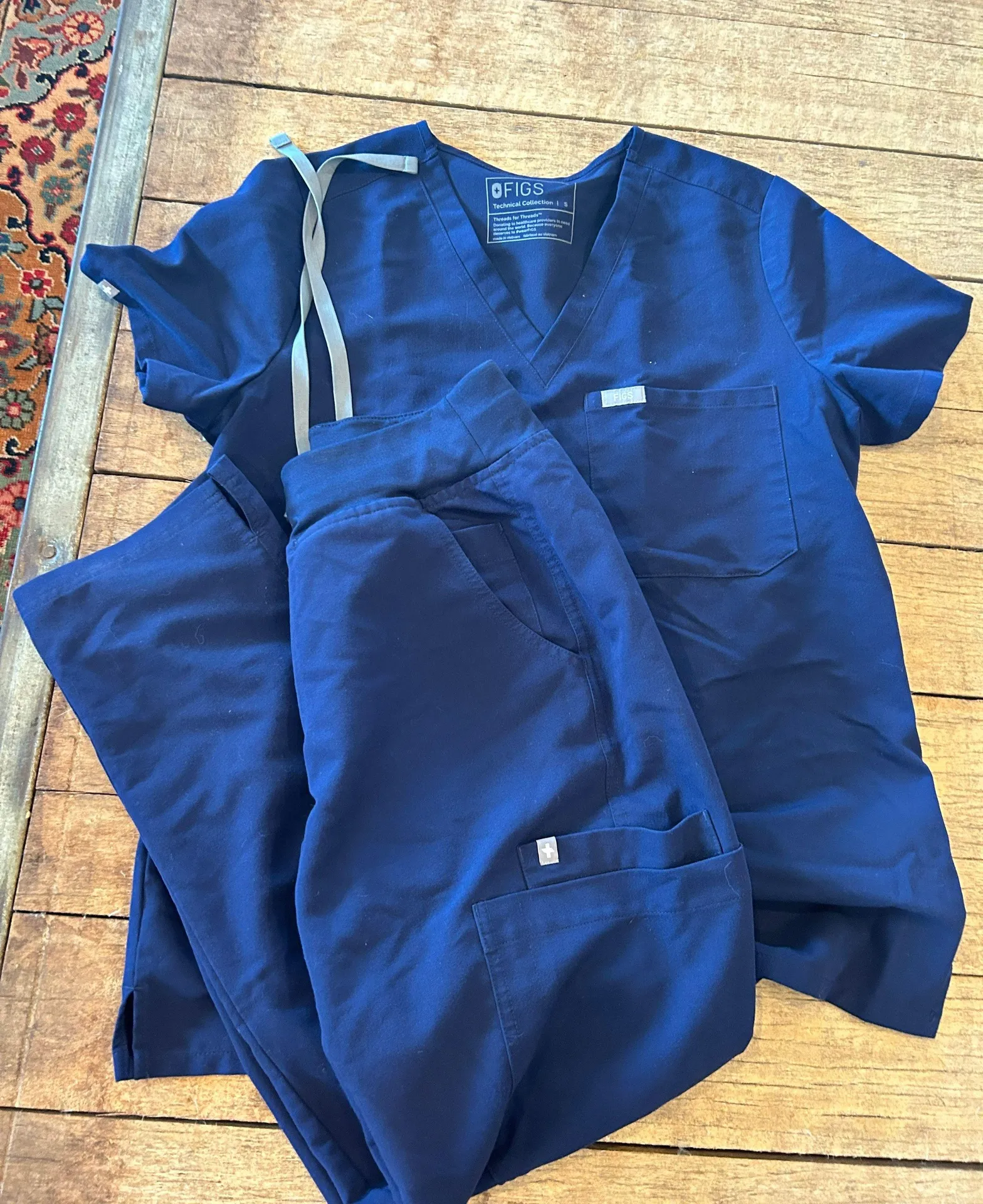 FIGS Scrubs Set - Image 9