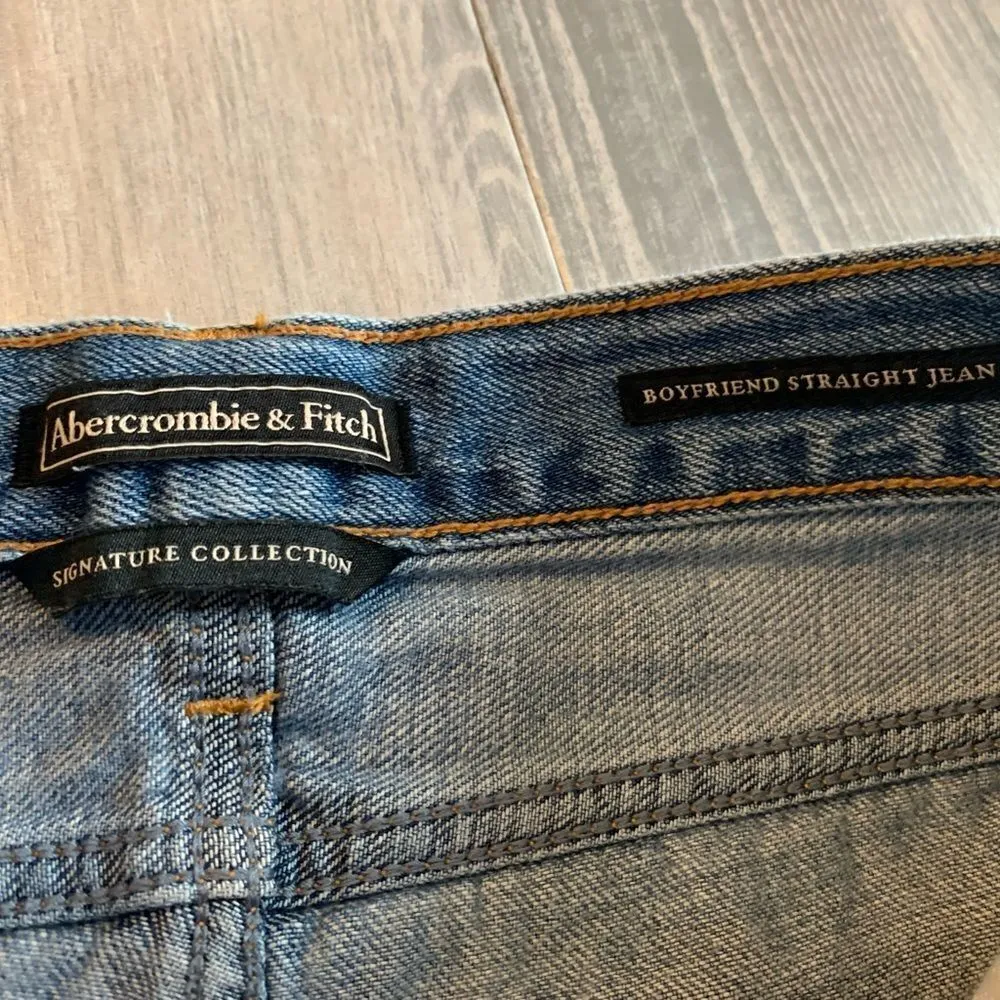 Abercrombie boyfriend distressed jeans size 25 - Image 4