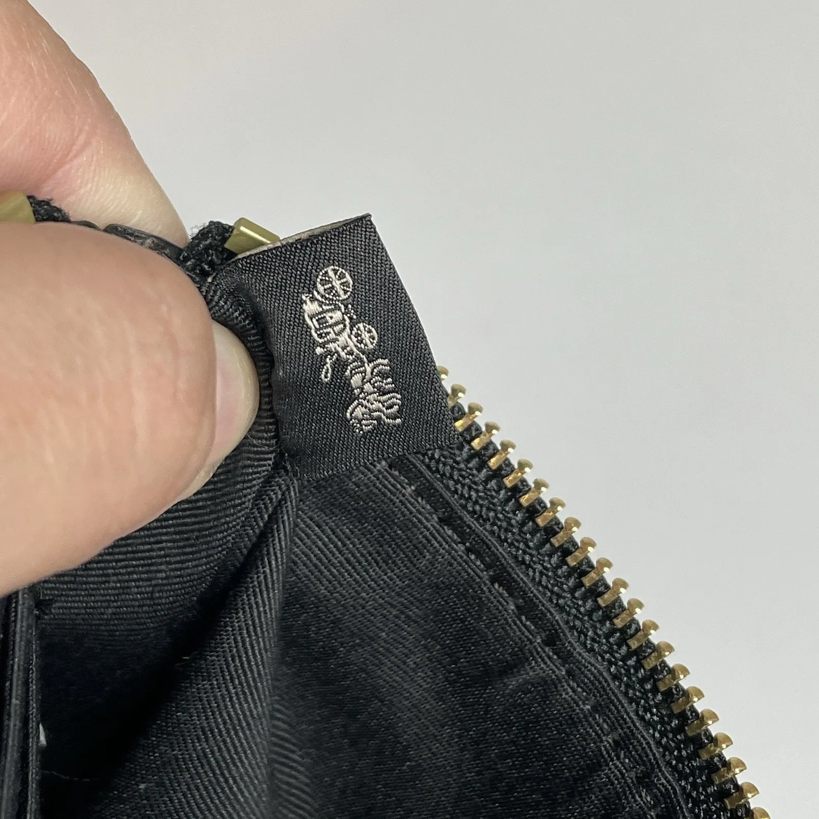 Coach Corner Zip Wristlet in Cross Grain Leather F58032 Black Gold Zipper EUC - Image 9