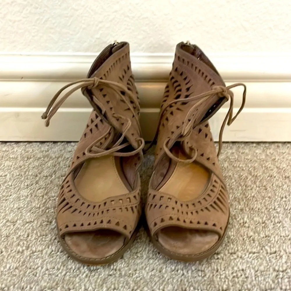 Vince Camuto Brown Tarita Laser Cut Lace Up Sandals - Image 3