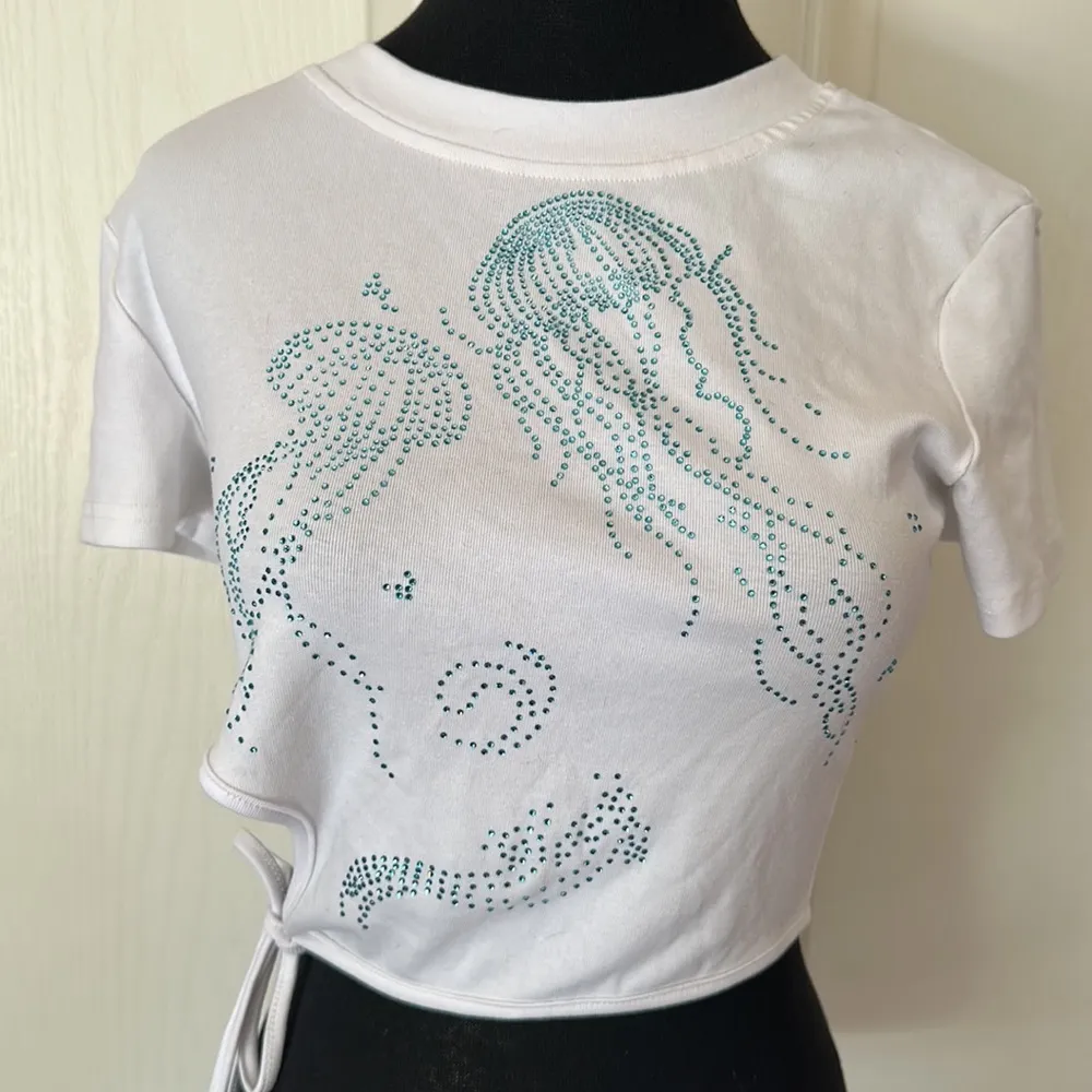 NWT CIDER JELLYFISH RHINESTONE CUT OUT SIDE TIE TEE - Image 2