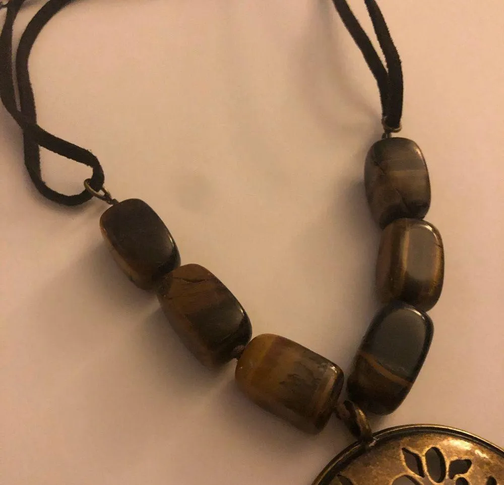 Avon Cats Eye Medallion Necklace Set Gold - Image 4