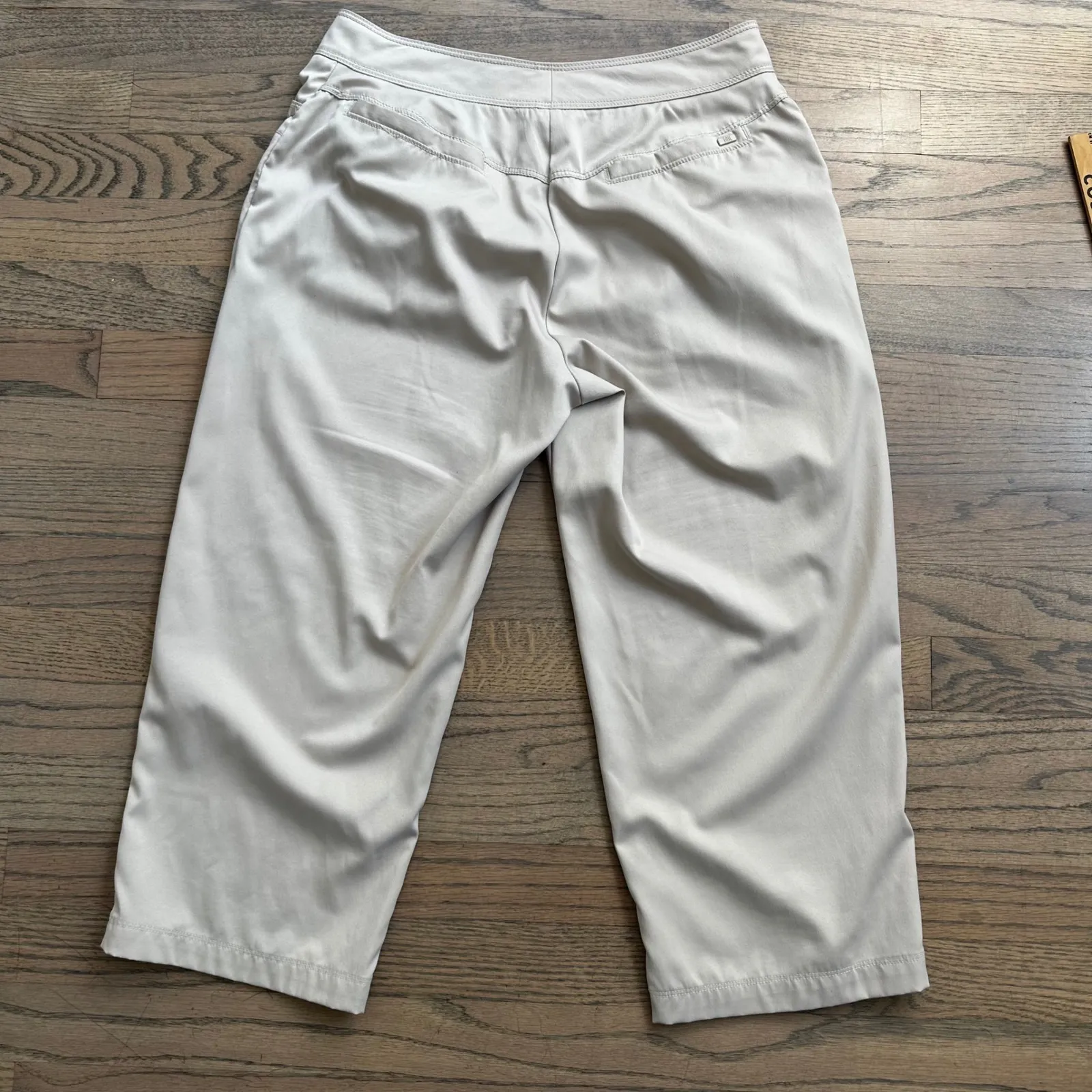 Tail Women's Golf Cropped Pants Beige Stretch Casual Athleisure Size 4 Tan - Image 7