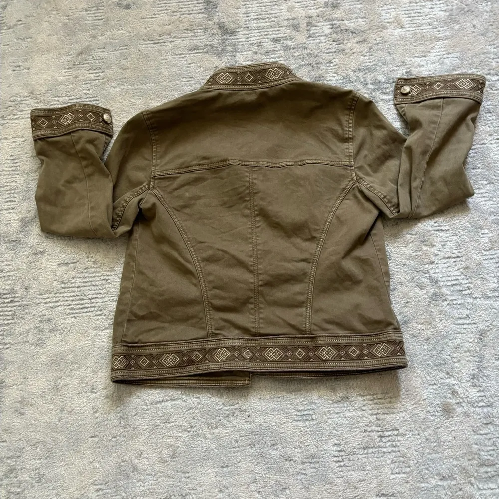 White House Black Market Jean Jacket Size 4 - Image 16