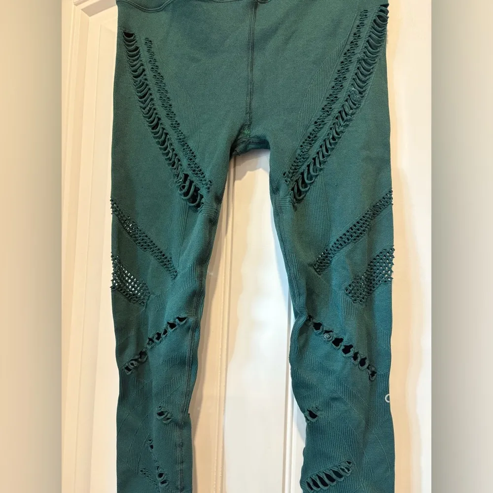 Alo yoga radiance laser cut green seamless leggings - Image 5