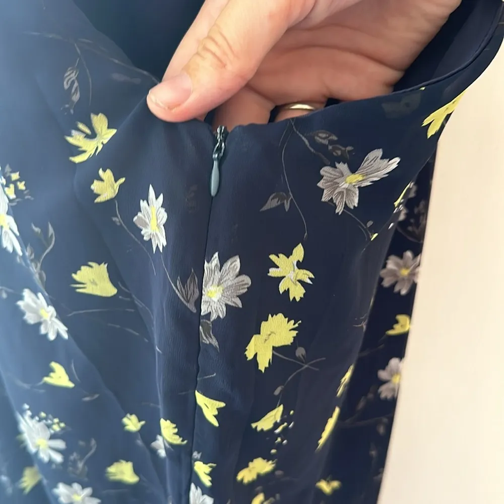 Essue  Maxi dress with a slit - Image 9