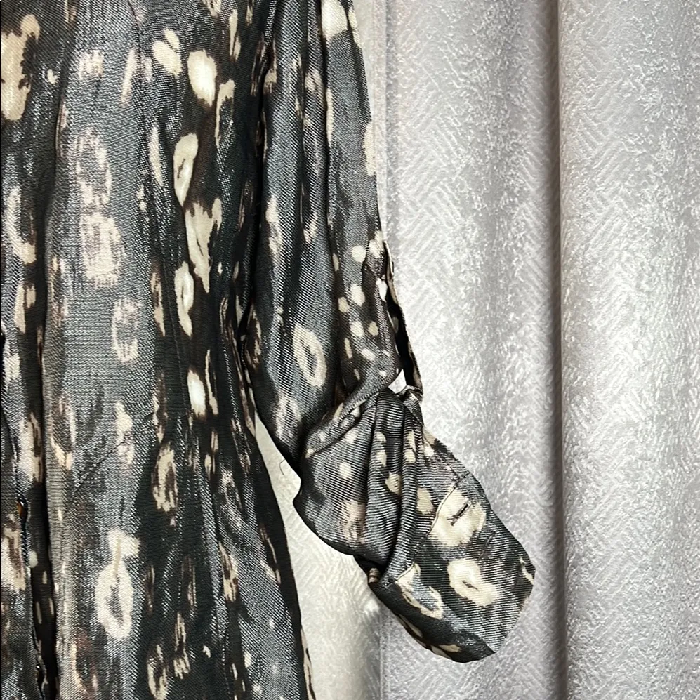 HILTON HOLLIS Gray Patterned Button - Image 14