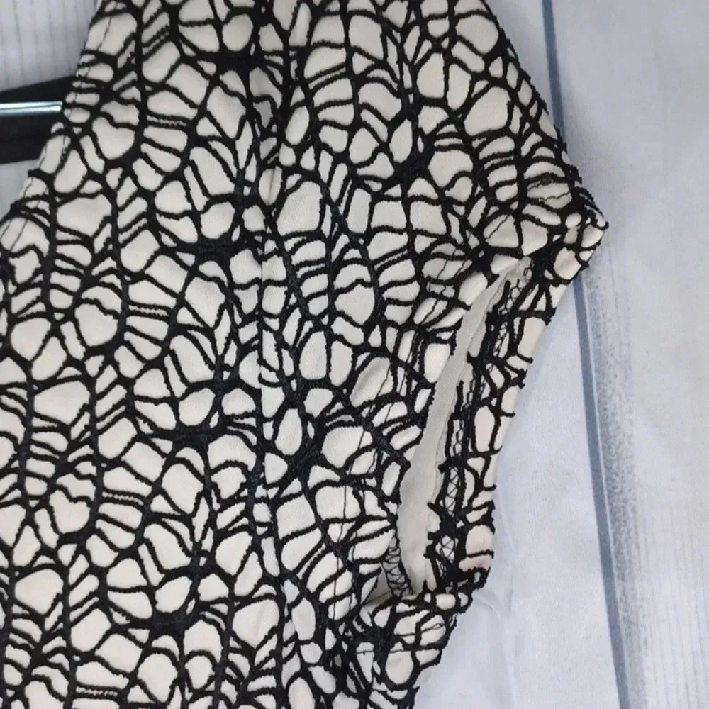 Charlotte Russe sleeveless y2k shirt with bow on the back - Image 3