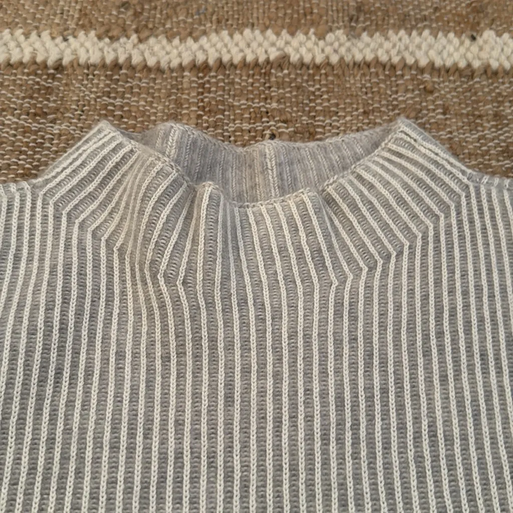 Club Monaco Cashmere Silk Mock Neck Sweater Gray Cream Large - Image 2