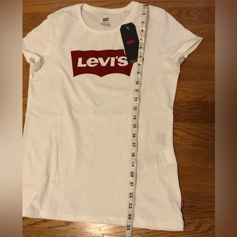 Levi’s short sleeve T shirt in white size M - Image 6