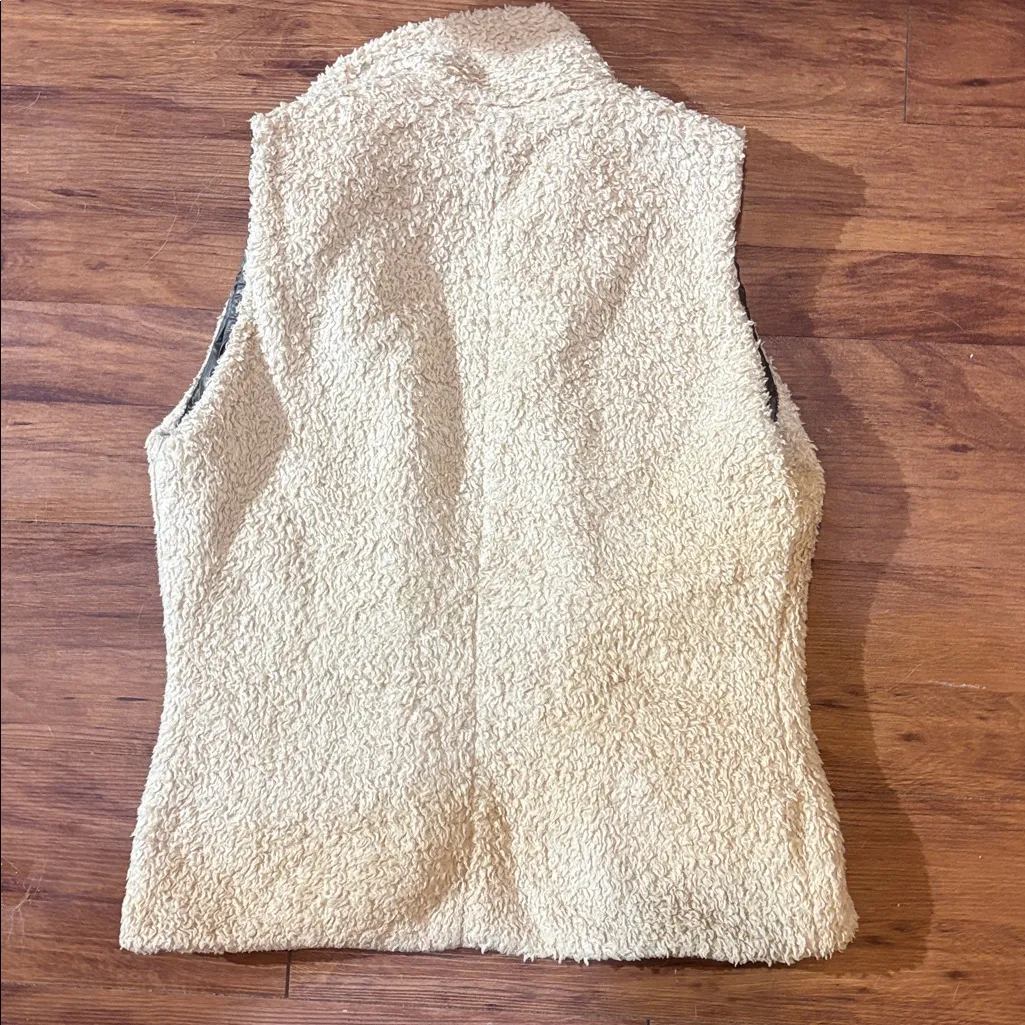 Patagonia Women's Vest - Image 4