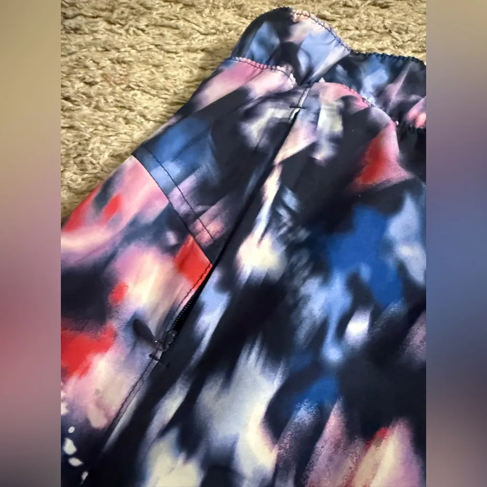 Old Navy Mid-Rise StretchTech Run 3” Multicolor Blur Athletic Shorts - size XL - Image 2