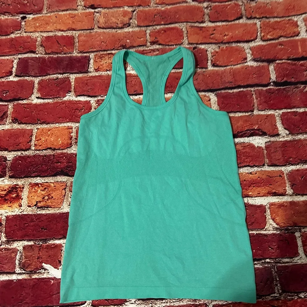 Lululemon tank top size 10 - Image 3
