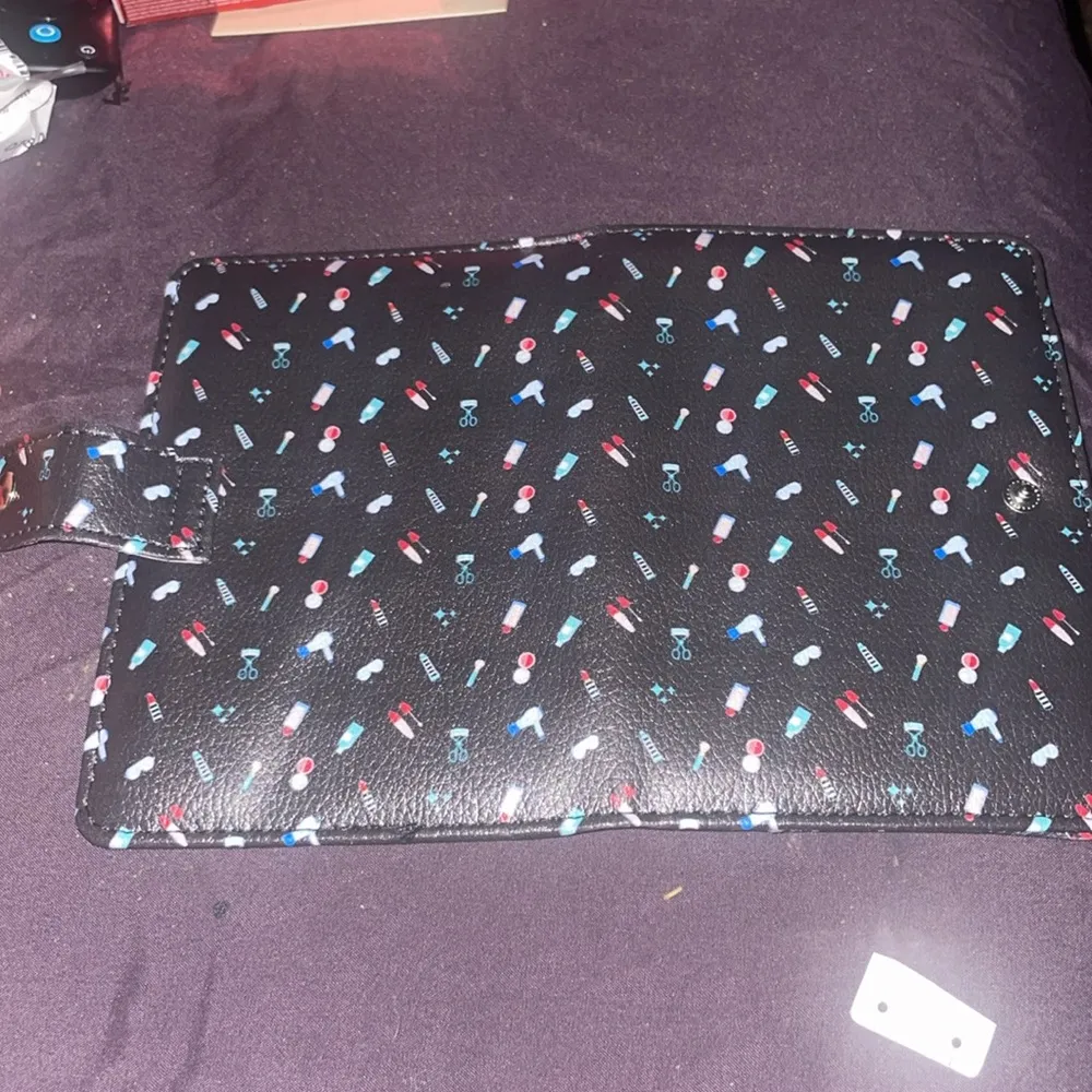 lipstick passport holder - Image 5