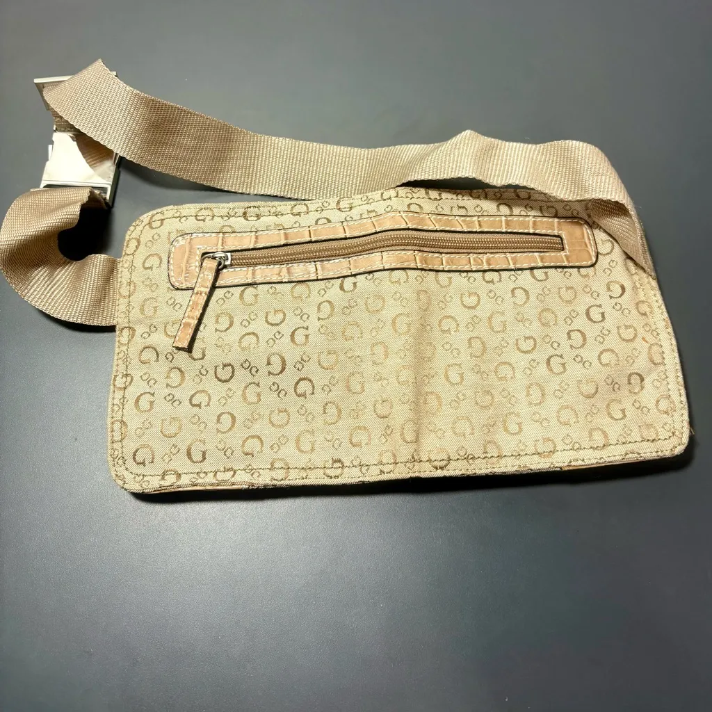 GUESS Vintage Y2K Monogram Utility-Style Belt Bag - Image 5