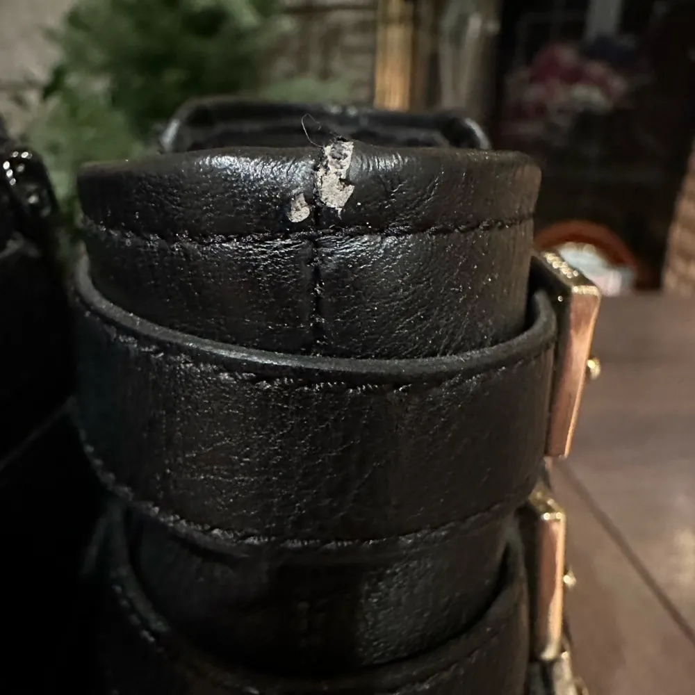 Black Vegan Leather Ankle Booties 3 Buckle Straps & Gold Hardware  Sz 8 - Image 10