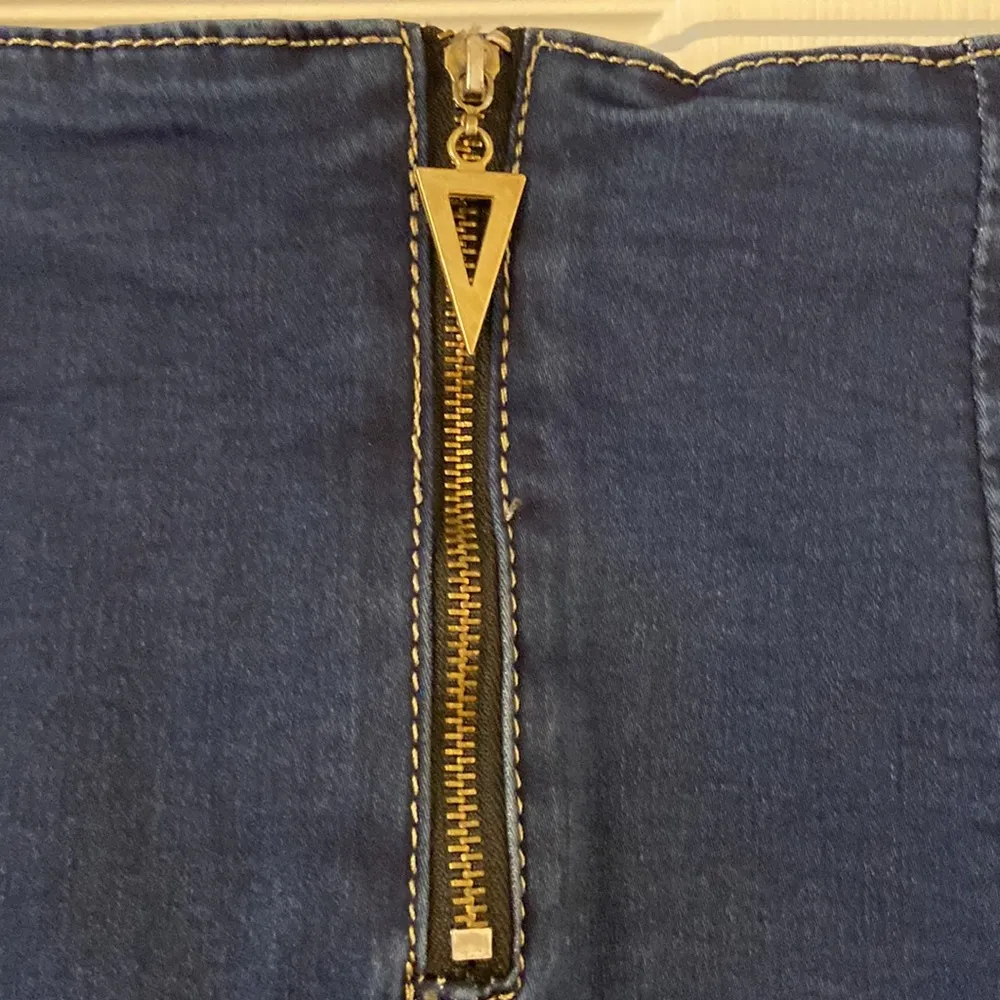 RIANA HIGH RISE ULTRA JEGGING JEANS SKIRT LENGTH 27” WAIST 26” (N6) Size undefined - Image 4