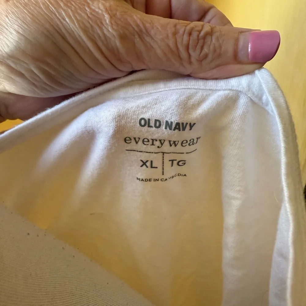 Old Navy Christmas T-shirt - Image 3