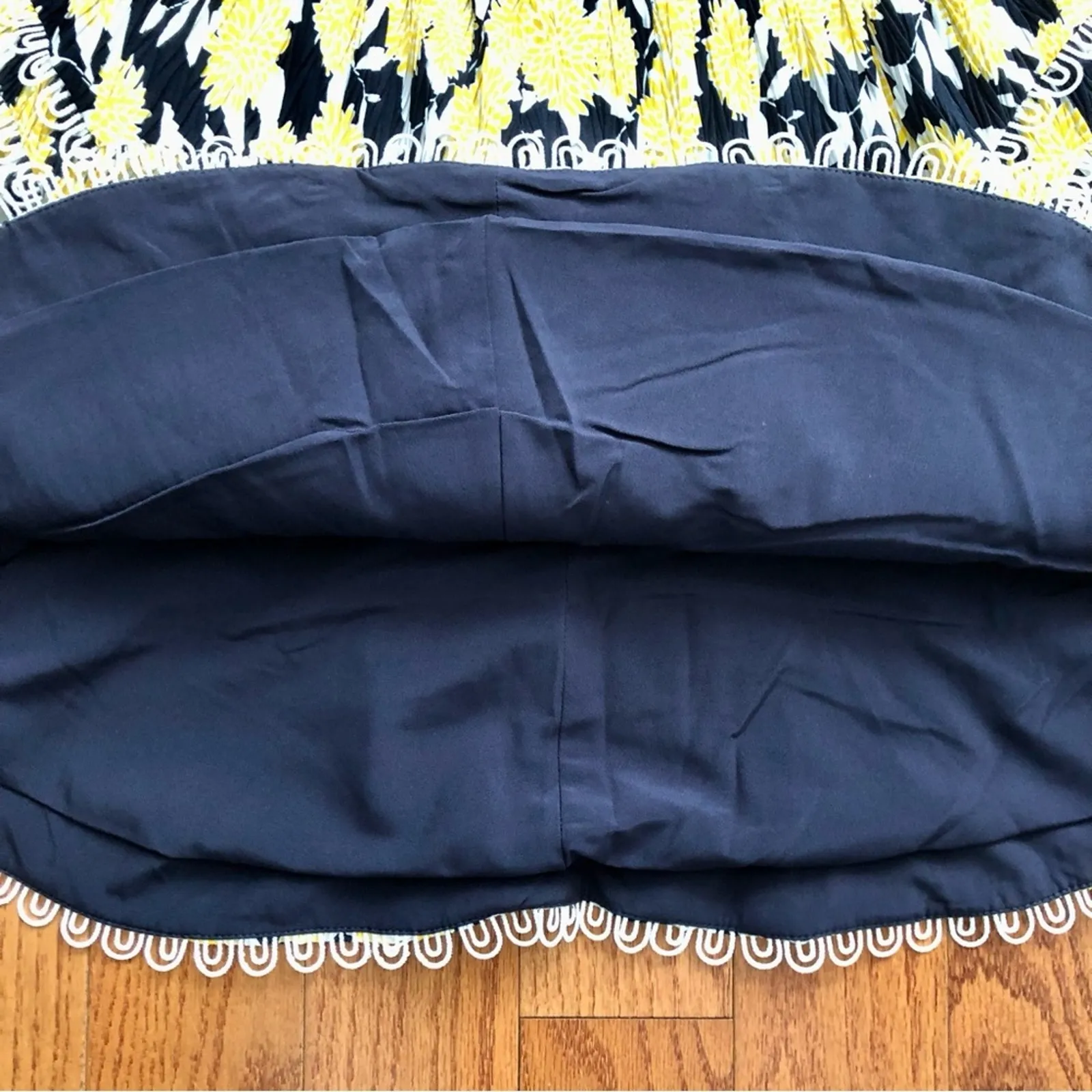 C/MEO Collective Enlight Mini Skirt Floral Marigold Black Women’s Size 6 NWT - Image 7