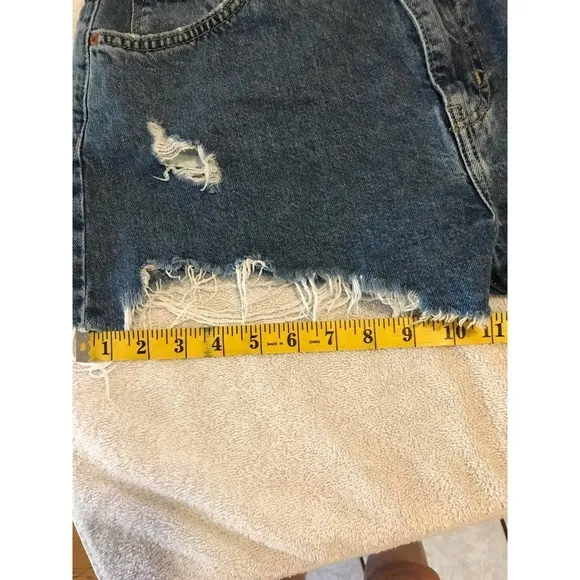 Forever 21‎ distressed  Size 29 denim shorts - Image 13