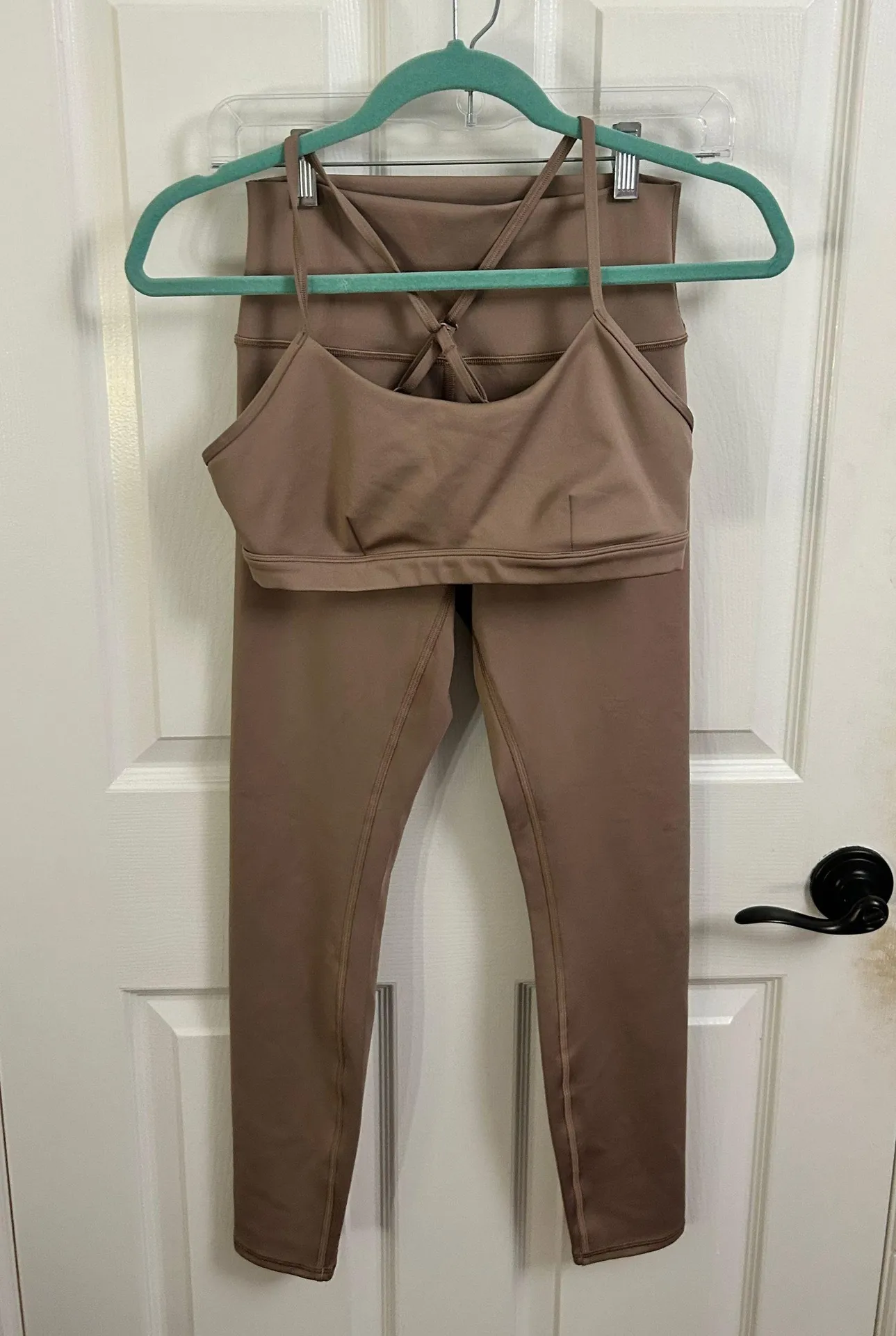 Alo Yoga Athletic Set - Image 2