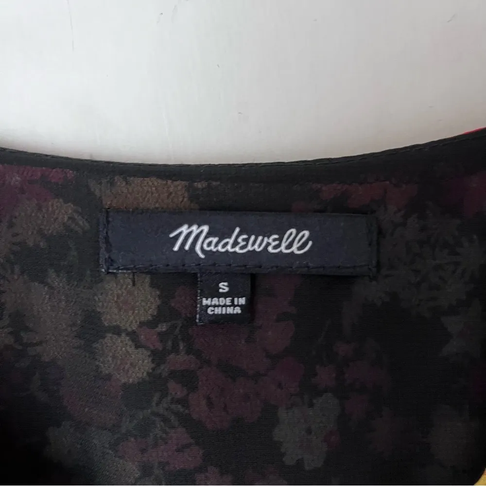 Short Sleeve Peplum Wrap Top in Flower Garden Print S - Image 4