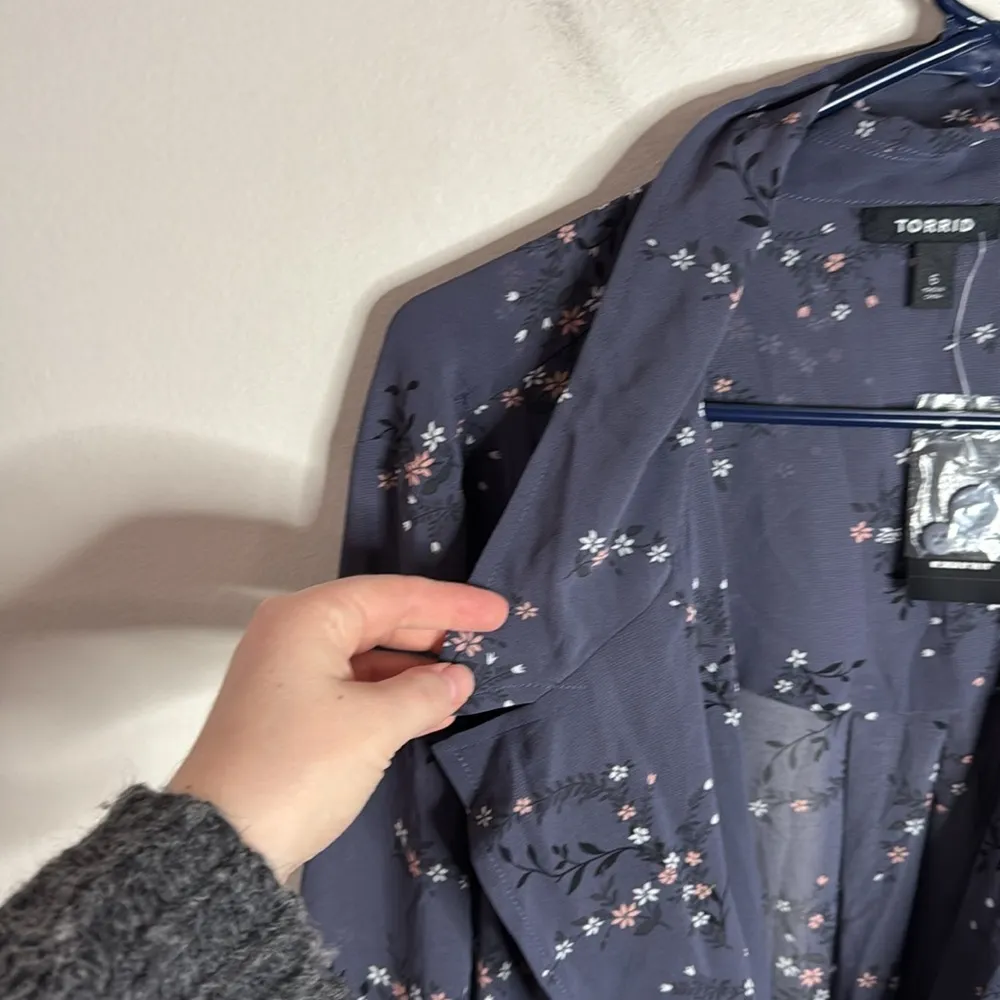 Torrid Gray Floral Georgette Chiffon Trench Jacket NWT Size 6 - Image 5