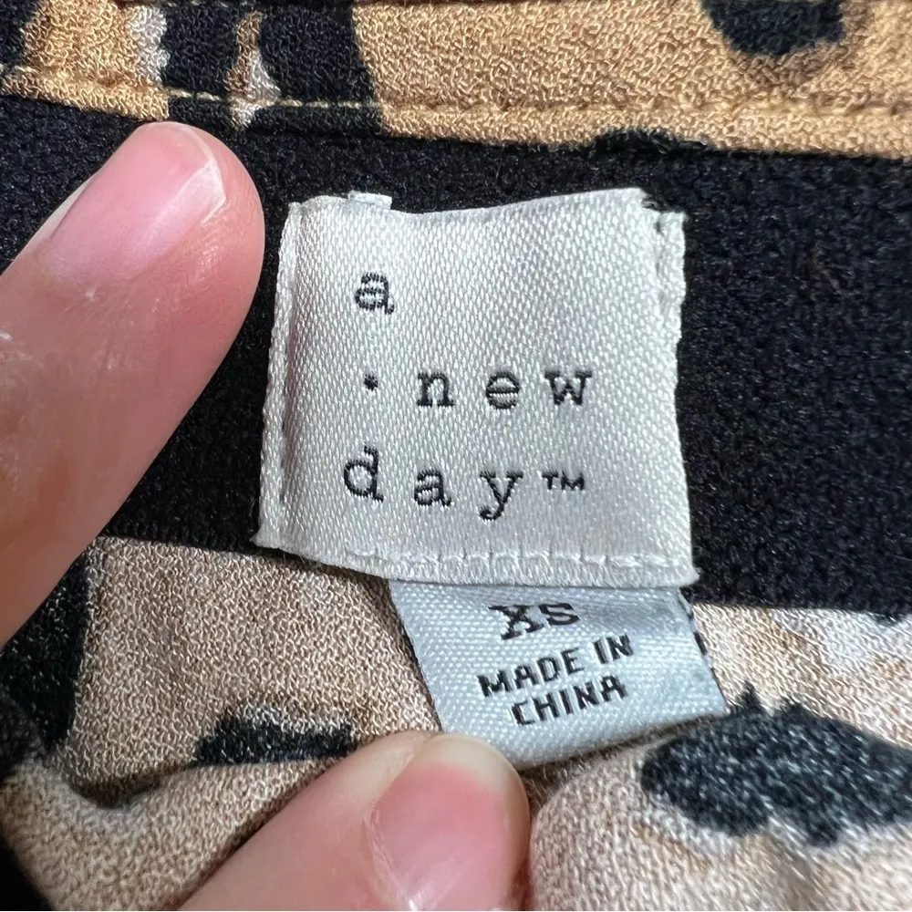 ⭐️ A New Day Tan Black Leopard Print MIDI Skirt Size XSmall EUC - Image 3