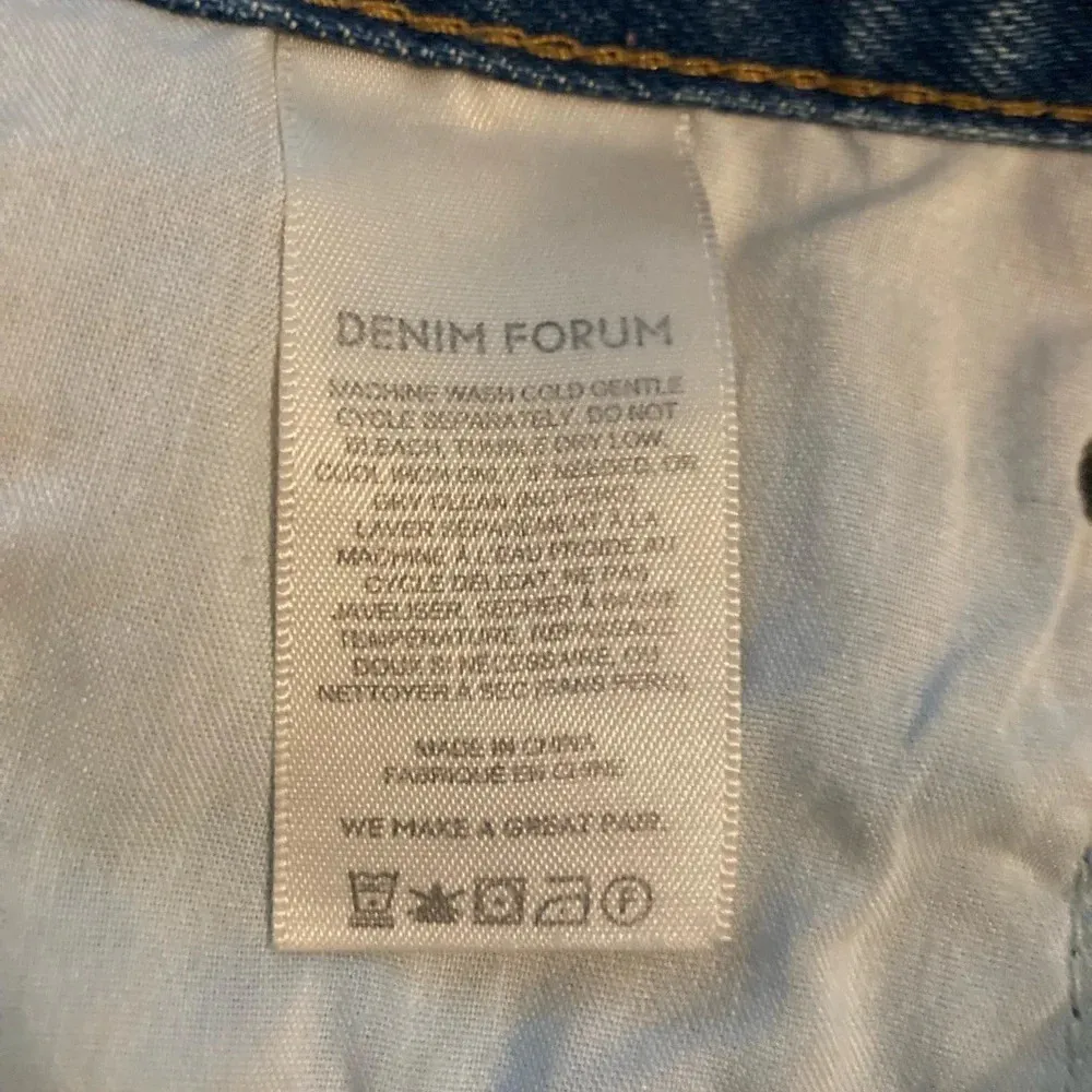 Aritzia Denim Forum The Ex-Boyfriend Short Size 31 Light Wash - Image 7