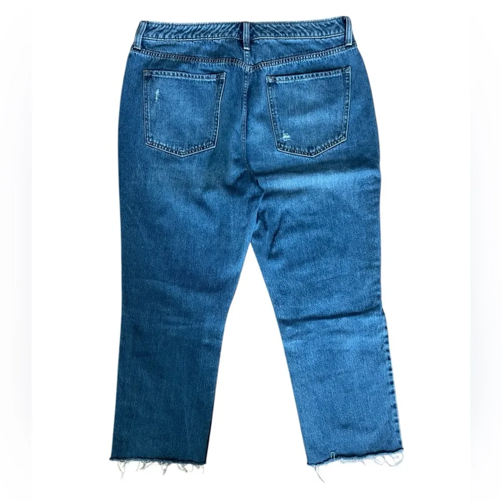 Old Navy Hi Rise Straight/Droit Distressed Denim Cropped Jeans - Image 3